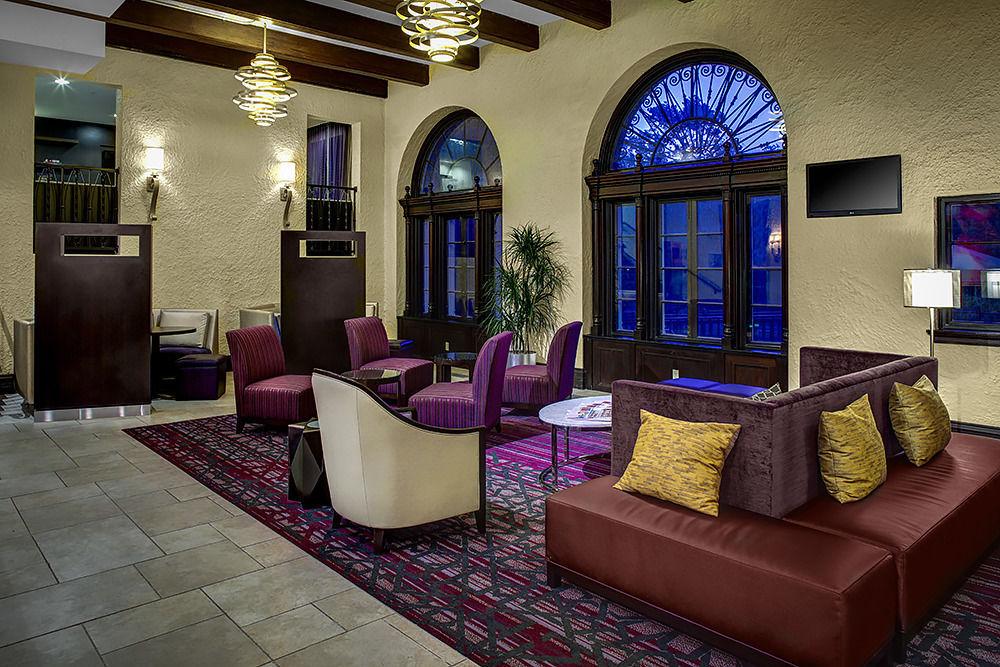 Courtyard Kansas City Country Club Plaza Exterior photo