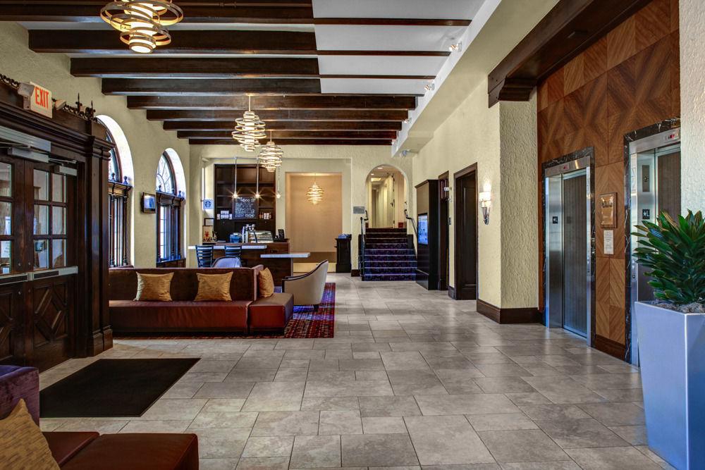 Courtyard Kansas City Country Club Plaza Exterior photo