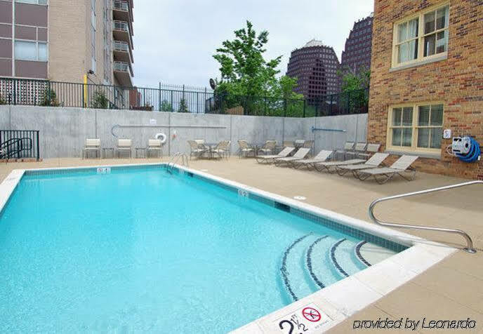 Courtyard Kansas City Country Club Plaza Exterior photo