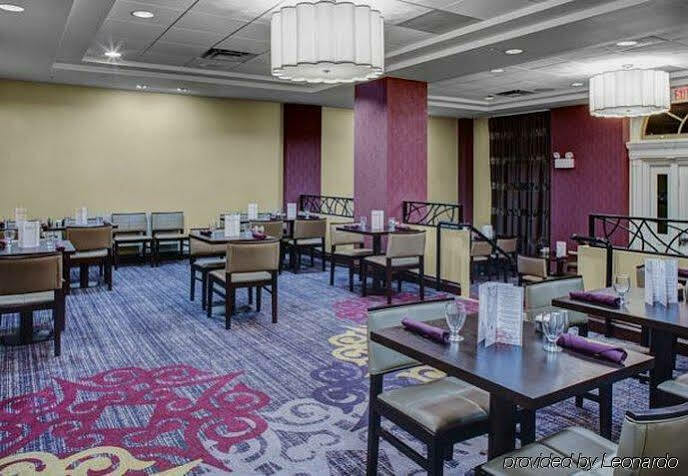 Courtyard Kansas City Country Club Plaza Exterior photo