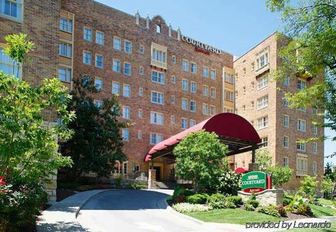 Courtyard Kansas City Country Club Plaza Exterior photo